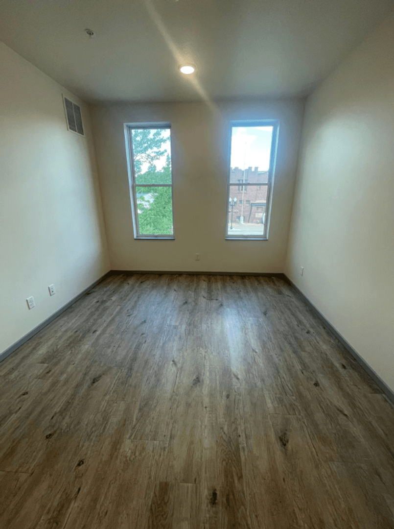 Saint Peter Apartment: 410-418 South Minnesota Avenue