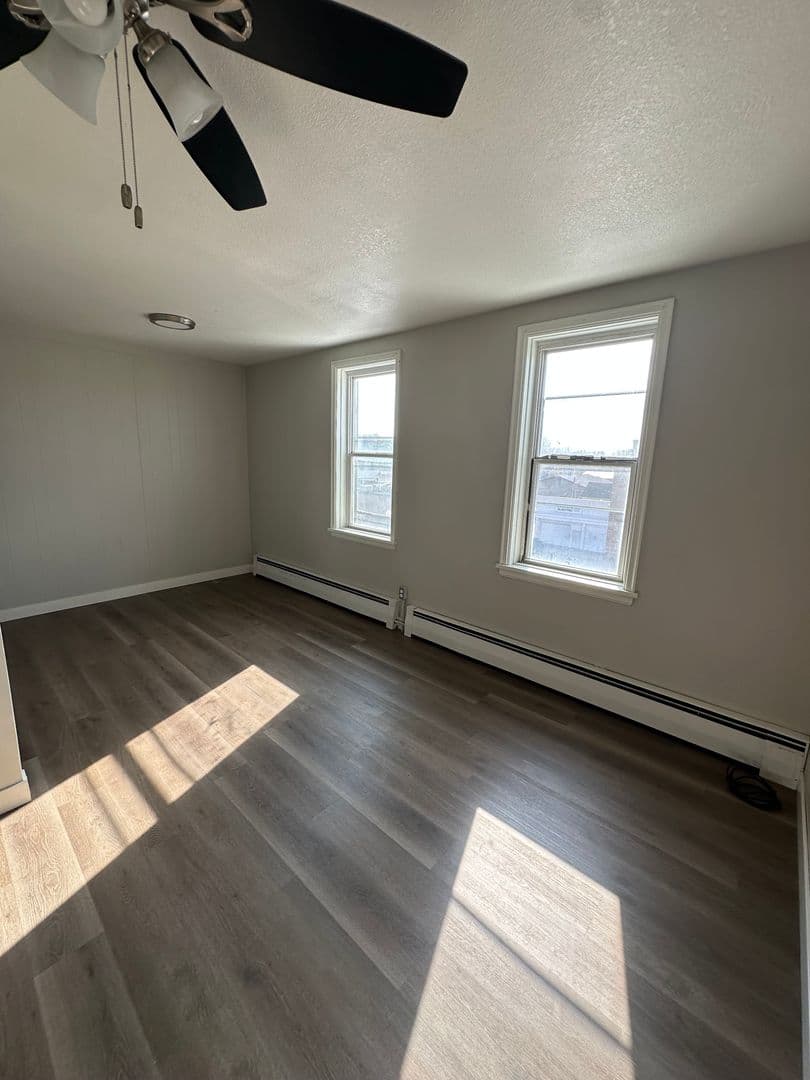 Saint Peter Apartment: 215-217 S Minnesota Avenue