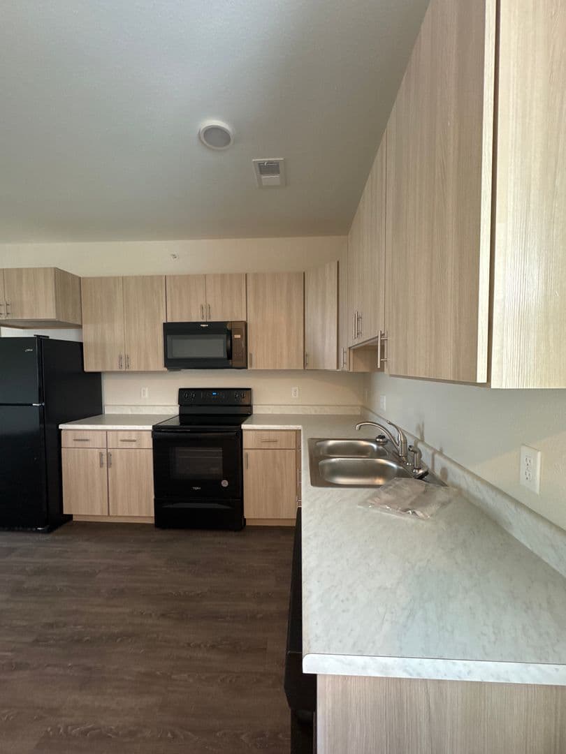 Windom Apartment: 1925 N Redding Avenue