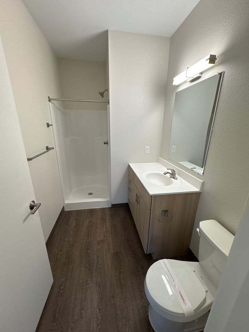 Windom Apartment: 1925 N Redding Avenue