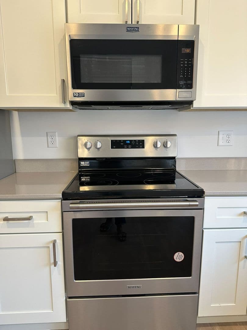 Red Wing Apartment: 222 Bush Street