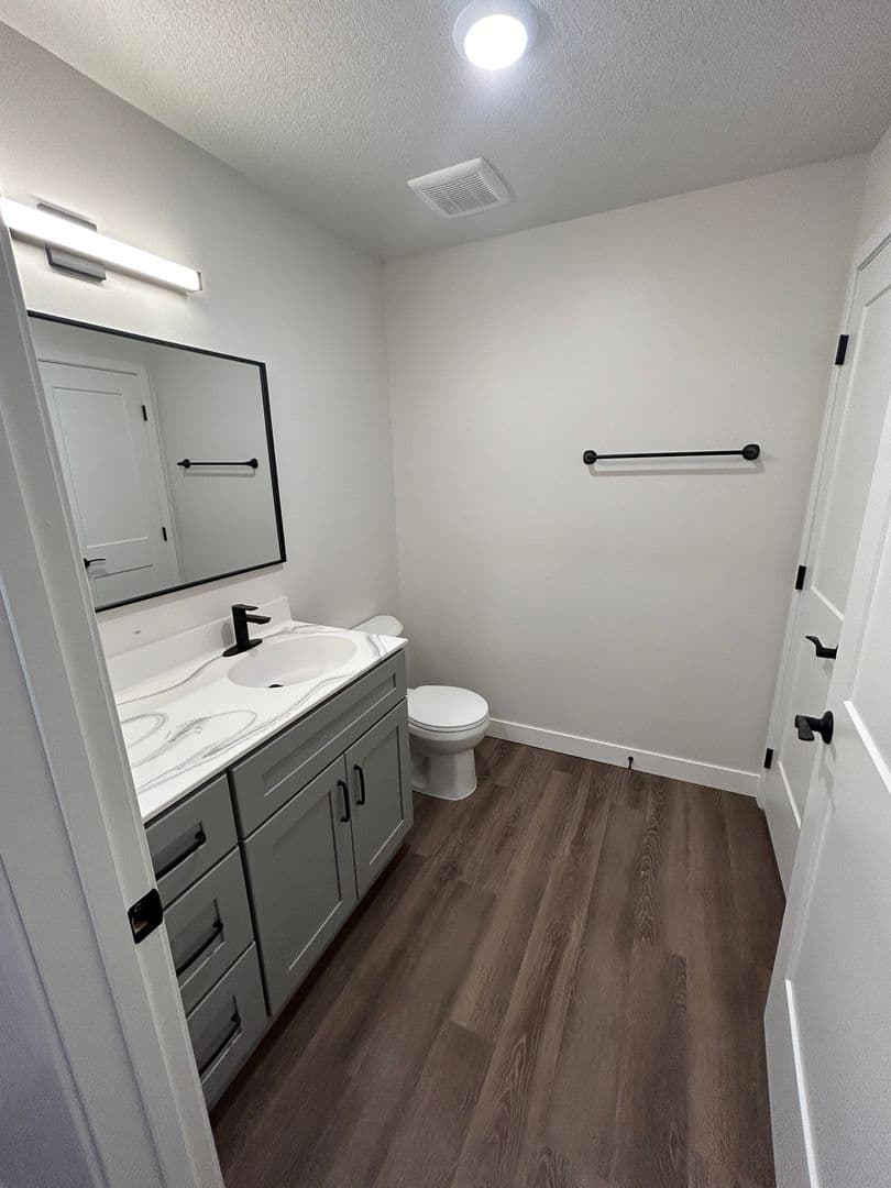 Le Sueur Apartment: 128 S 2nd Street