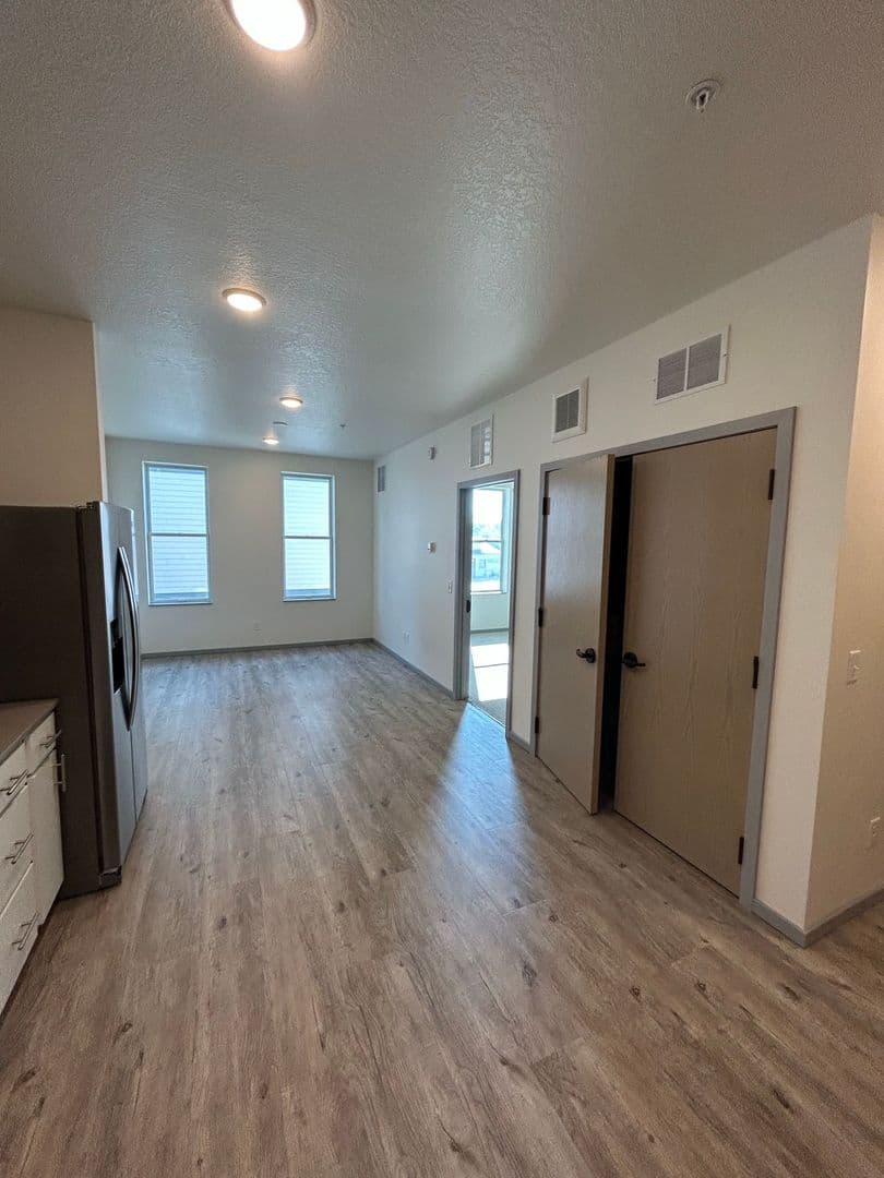 Saint Peter Apartment: 410-418 South Minnesota Avenue