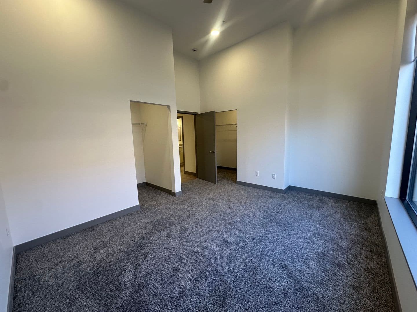 Red Wing Apartment: 222 Bush Street