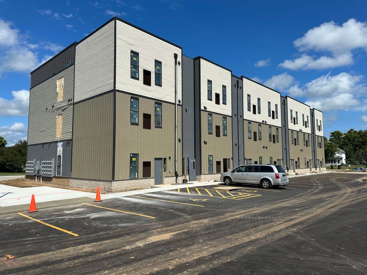 Marshall Apartment: 103 W Lyon Street