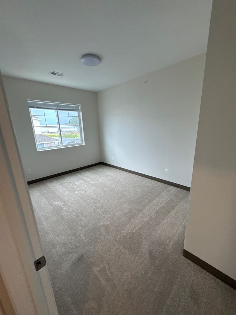 Windom Apartment: 1925 N Redding Avenue