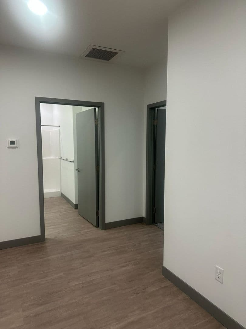 Red Wing Apartment: 222 Bush Street