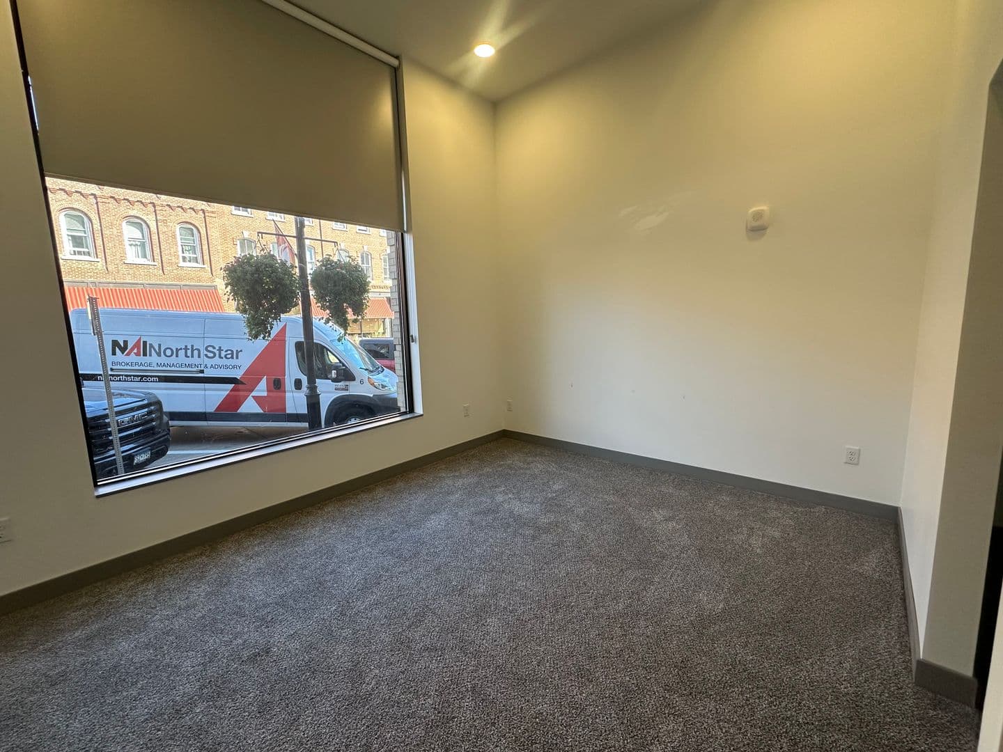 Red Wing Apartment: 222 Bush Street