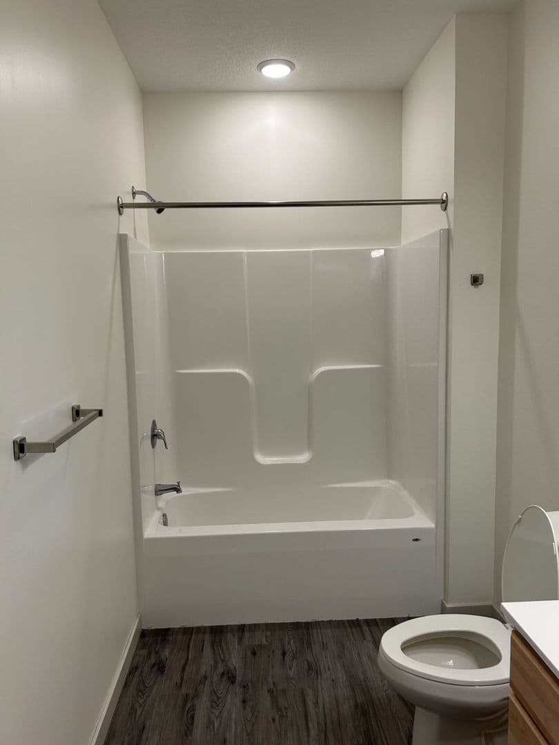 Le Sueur Apartment: 101 Main Street South
