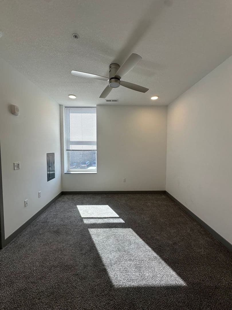 Red Wing Apartment: 222 Bush Street