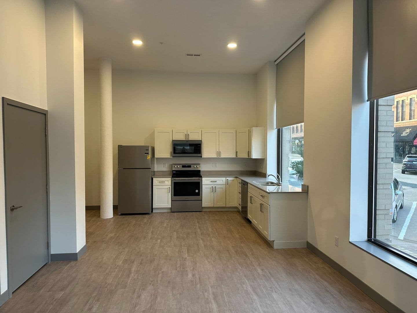 Red Wing Apartment: 222 Bush Street
