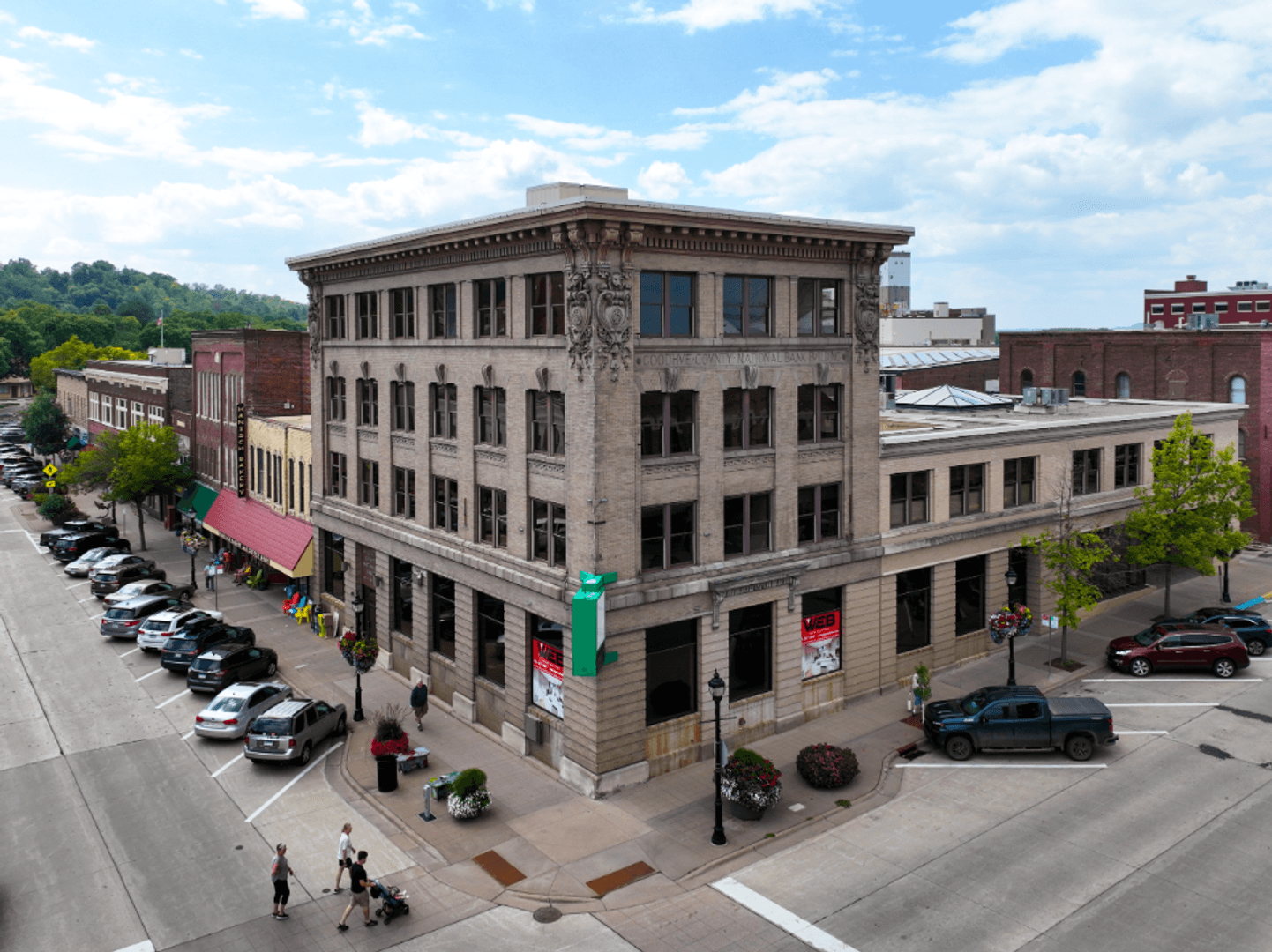 Red Wing Apartment: 222 Bush Street