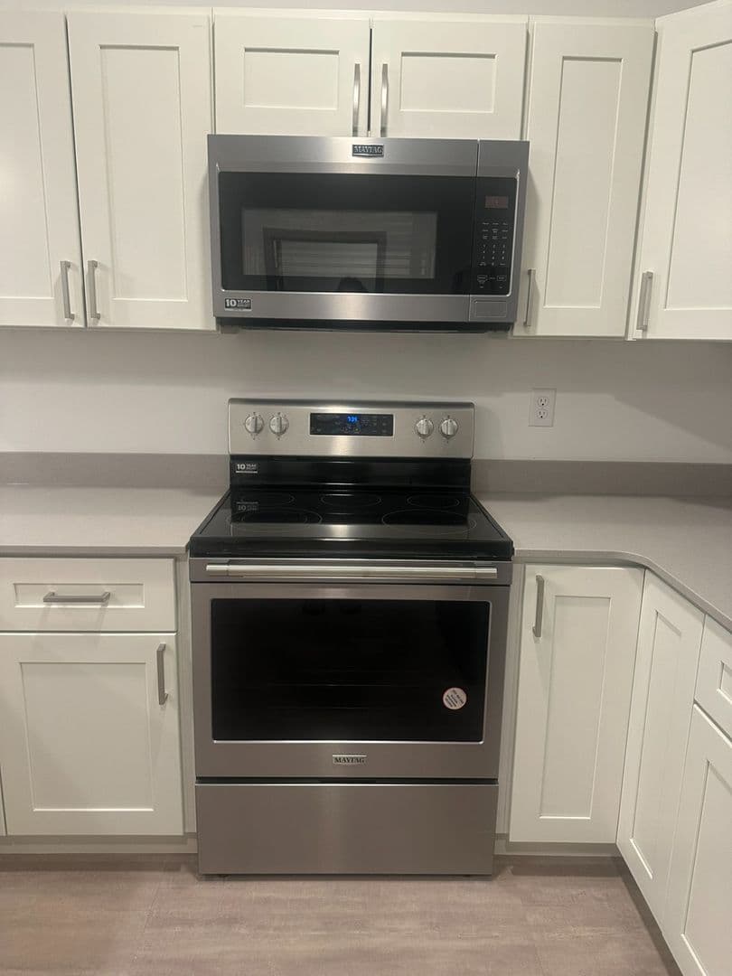 Red Wing Apartment: 222 Bush Street