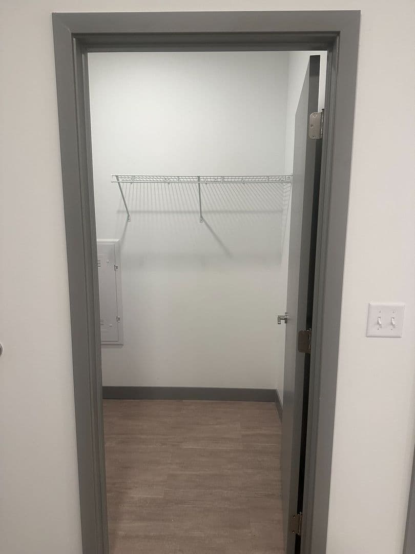 Red Wing Apartment: 222 Bush Street