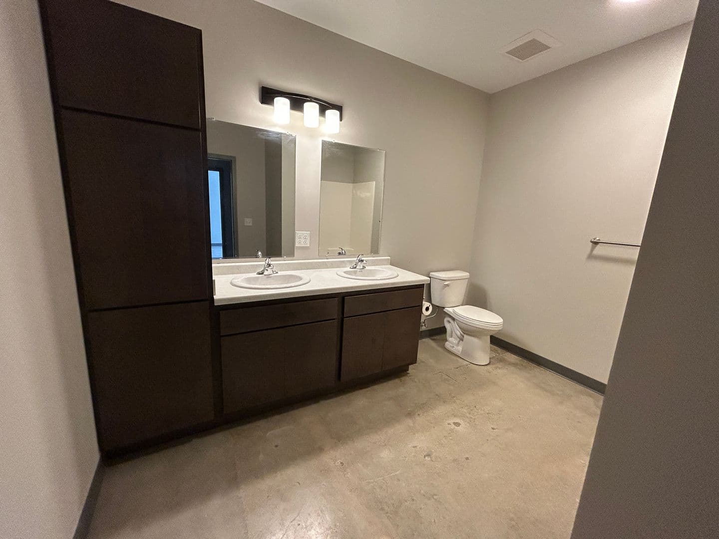 Albert Lea Apartment: 1619 W Main Street