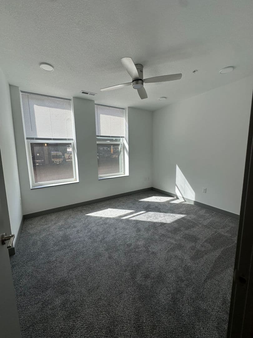 Red Wing Apartment: 222 Bush Street