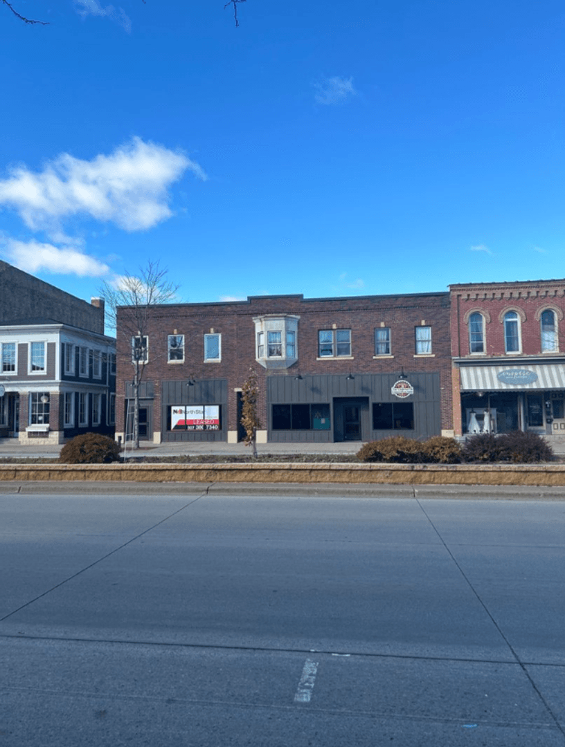 Saint Peter Apartment: 208-212 S Minnesota Avenue