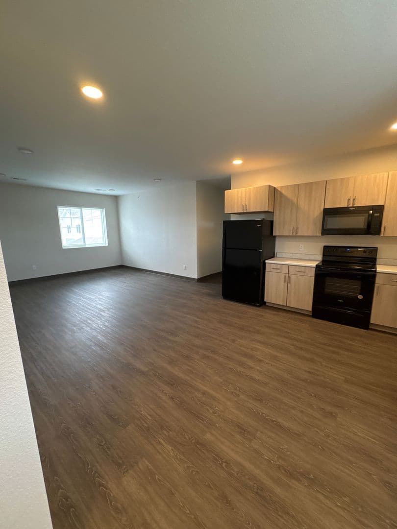 Windom Apartment: 1925 N Redding Avenue