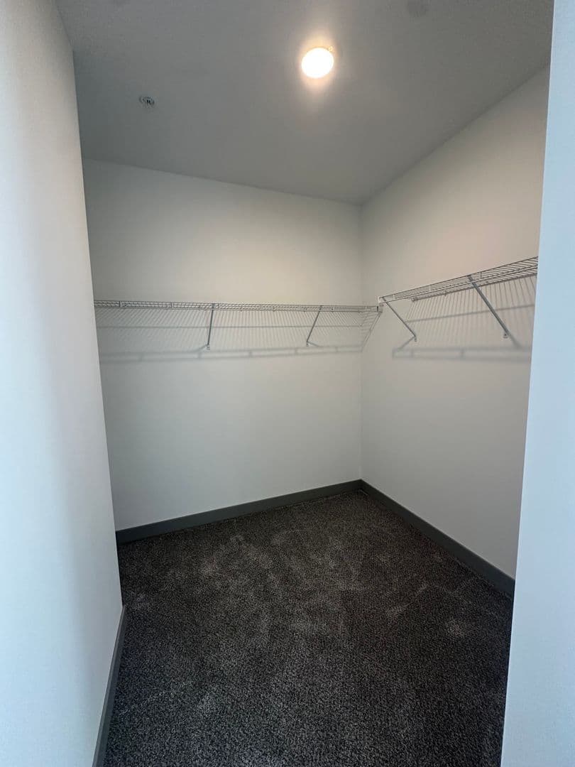 Red Wing Apartment: 222 Bush Street
