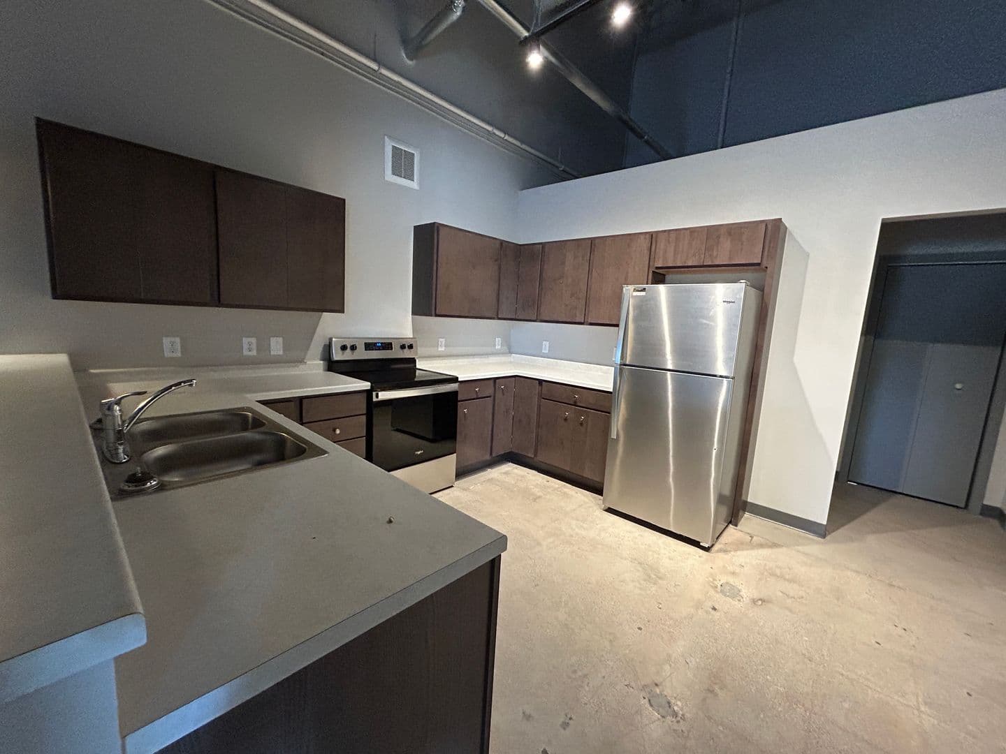 Albert Lea Apartment: 1619 W Main Street