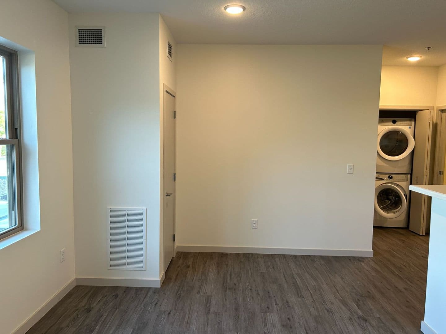 Le Sueur Apartment: 101 Main Street South
