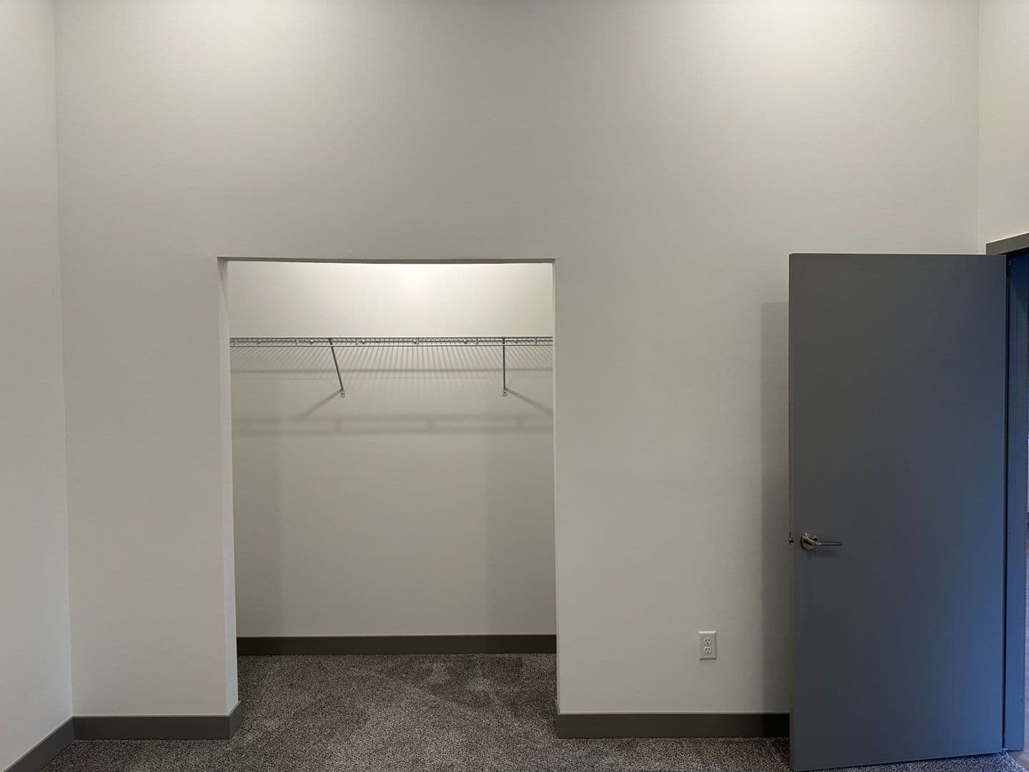 Red Wing Apartment: 222 Bush Street
