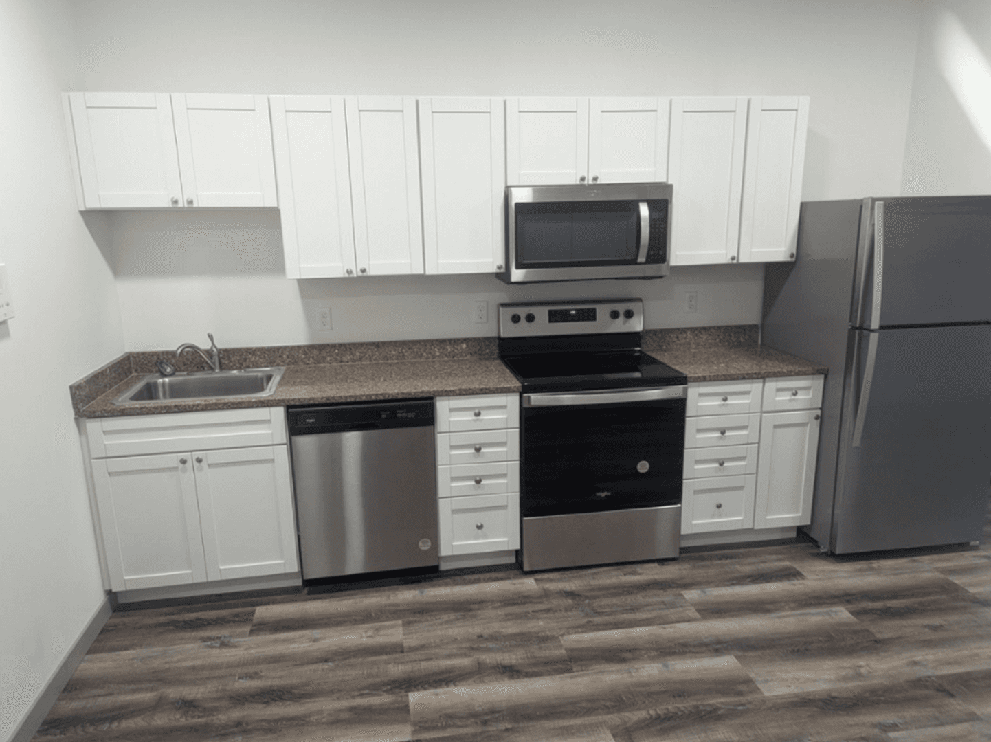 Marshall Apartment: 103 W Lyon Street