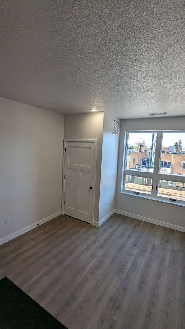 Madelia Apartment: 116 W Main Street