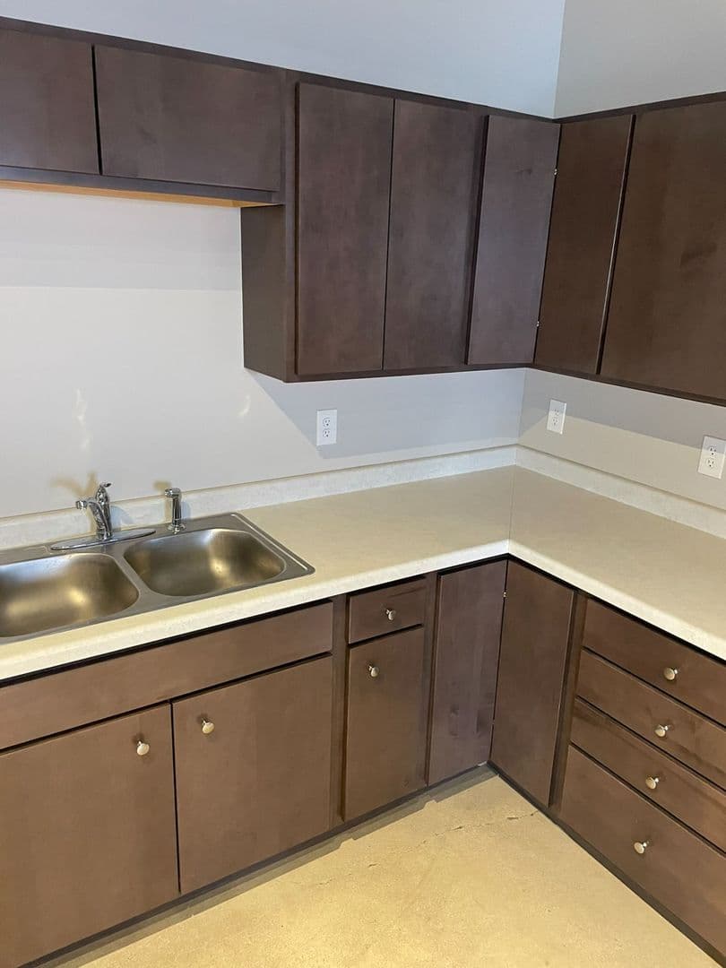 Albert Lea Apartment: 1619 W Main Street