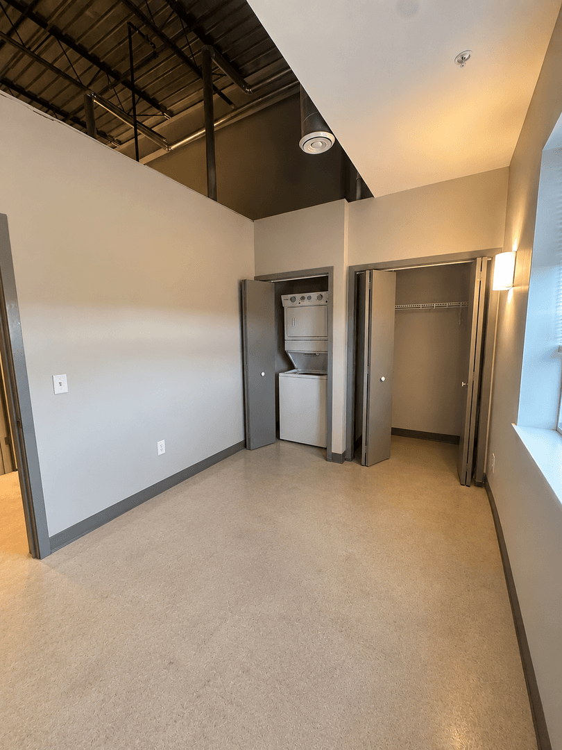 Albert Lea Apartment: 1619 W Main Street