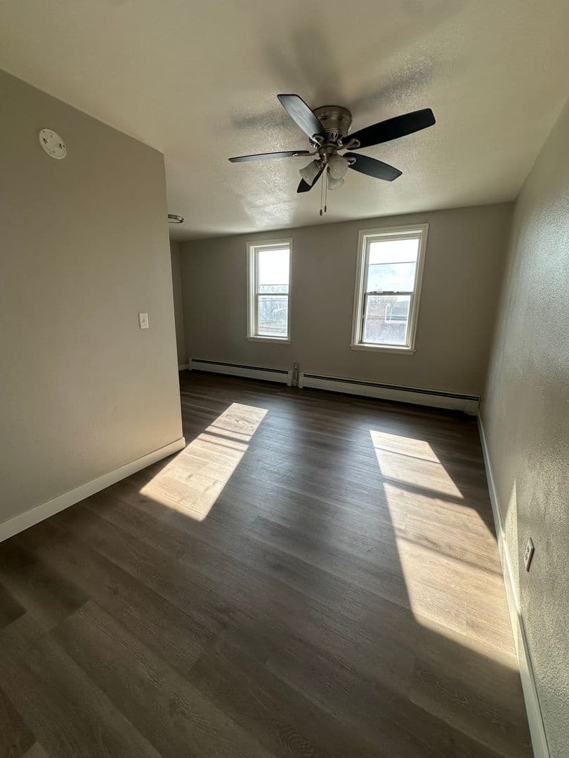 Saint Peter Apartment: 215-217 S Minnesota Avenue