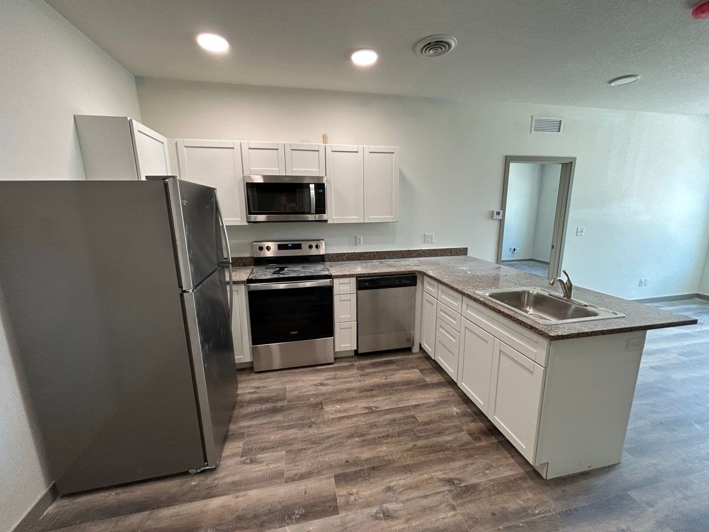 Marshall Apartment: 103 W Lyon Street
