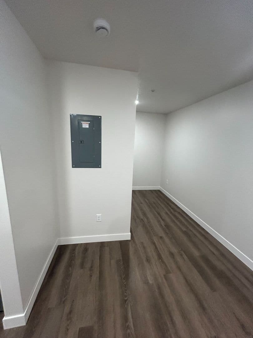 Le Sueur Apartment: 128 S 2nd Street