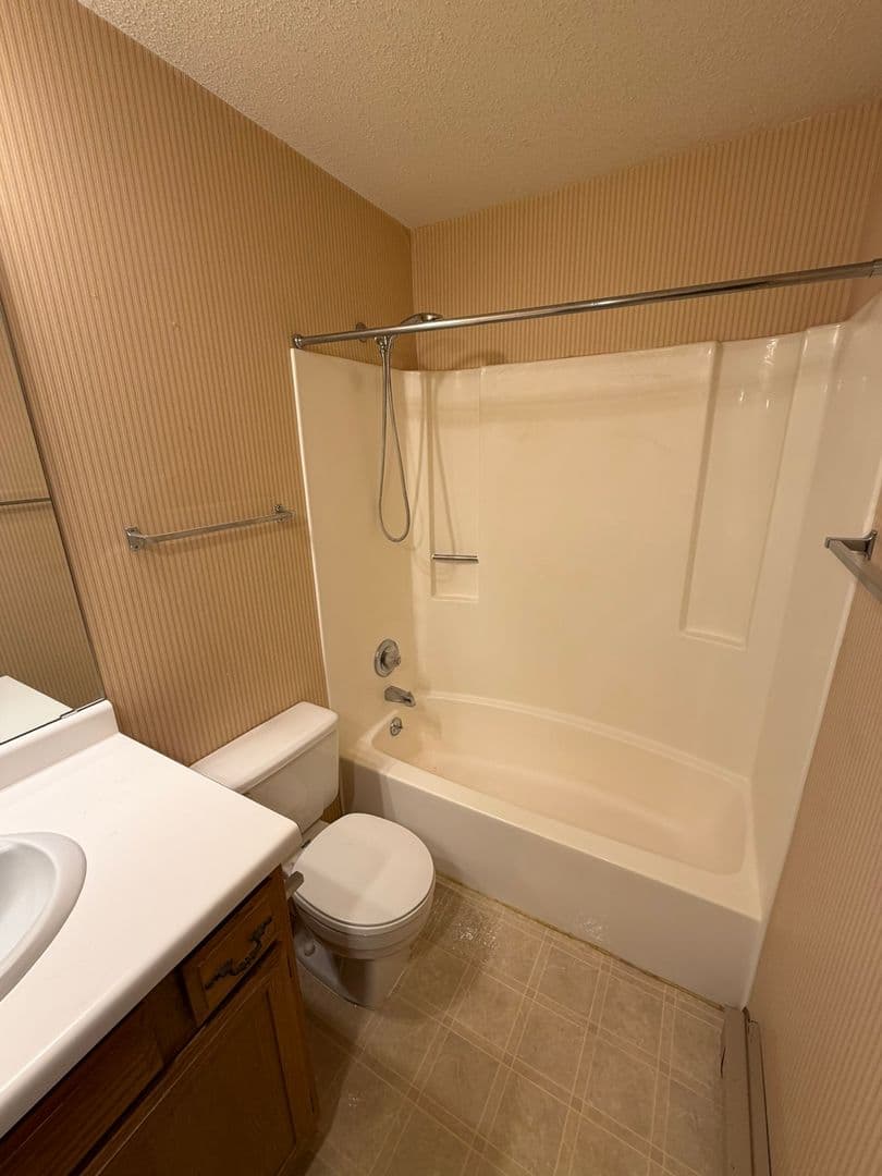 North Mankato Apartment: 442 Belgrade Avenue