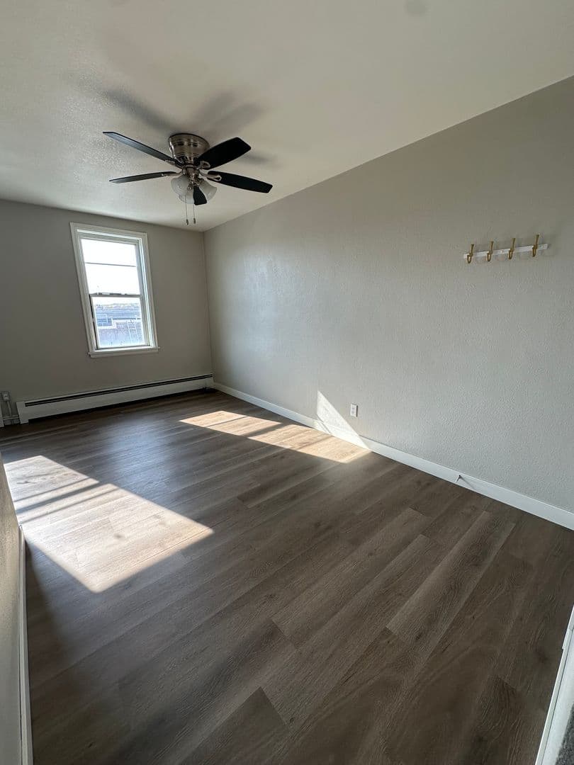 Saint Peter Apartment: 215-217 S Minnesota Avenue