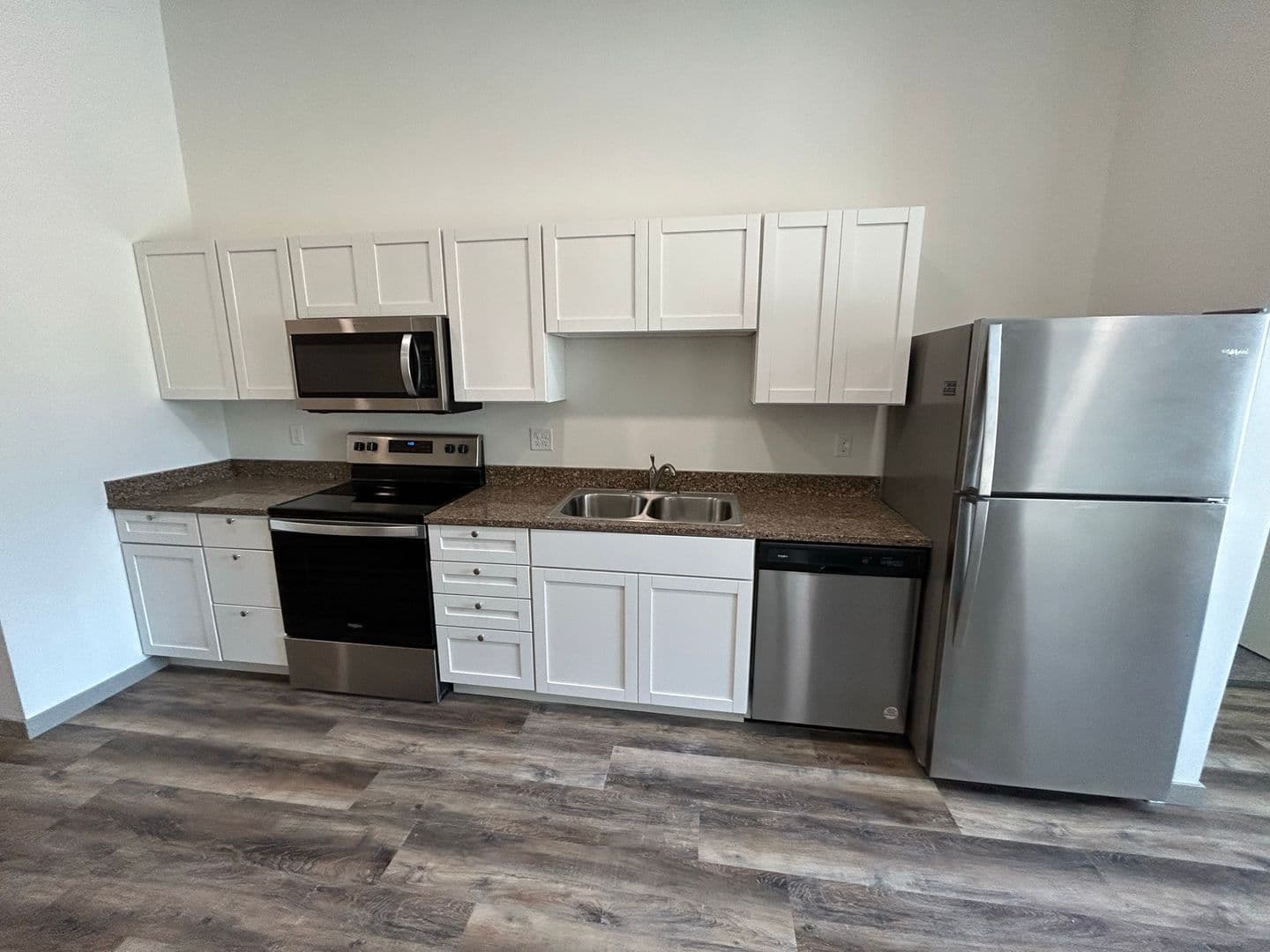 Marshall Apartment: 103 W Lyon Street