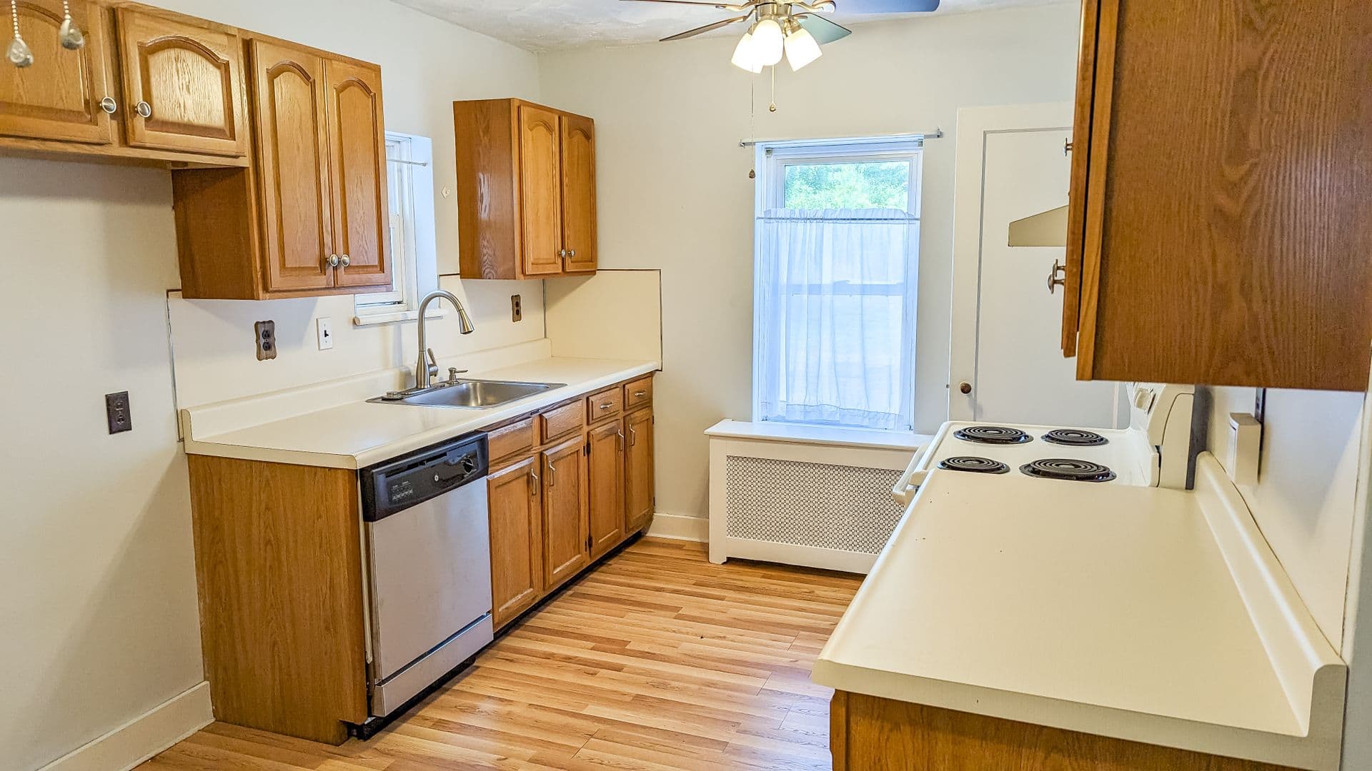 Guilderland House: 1 Dresden Court