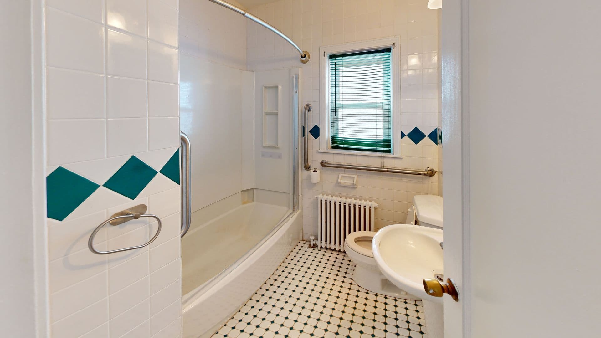 Guilderland House: 1 Dresden Court
