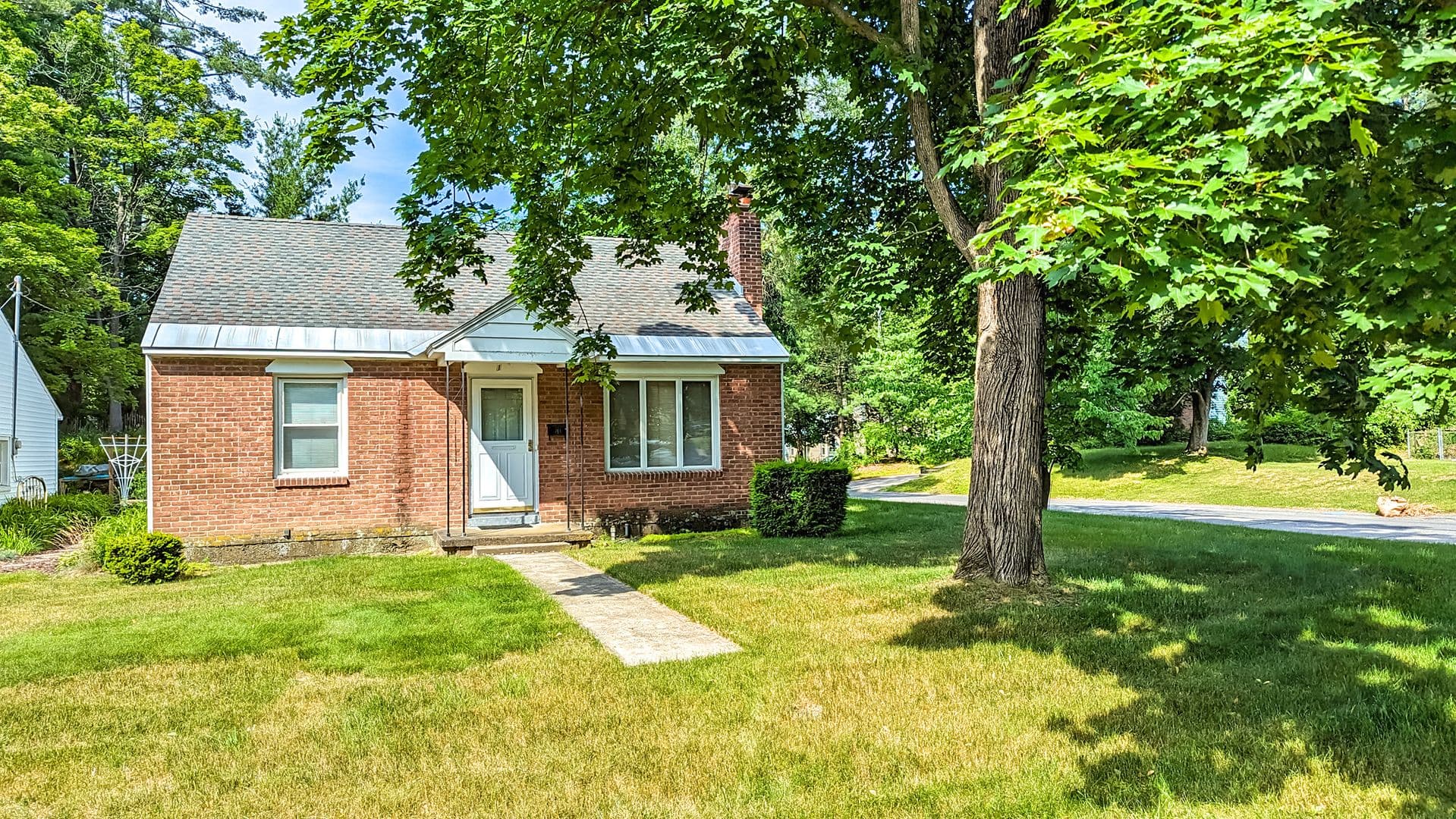 Guilderland House: 1 Dresden Court