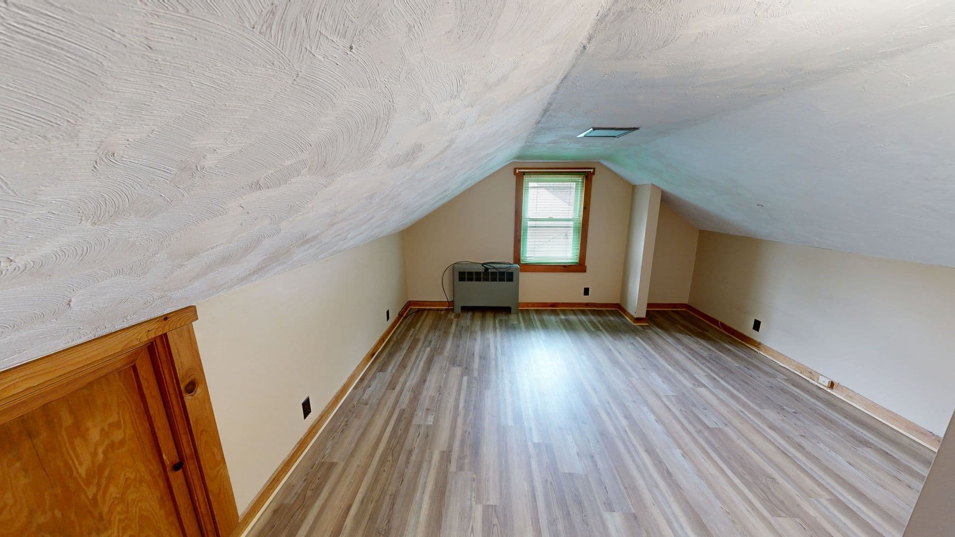 Guilderland House: 1 Dresden Court