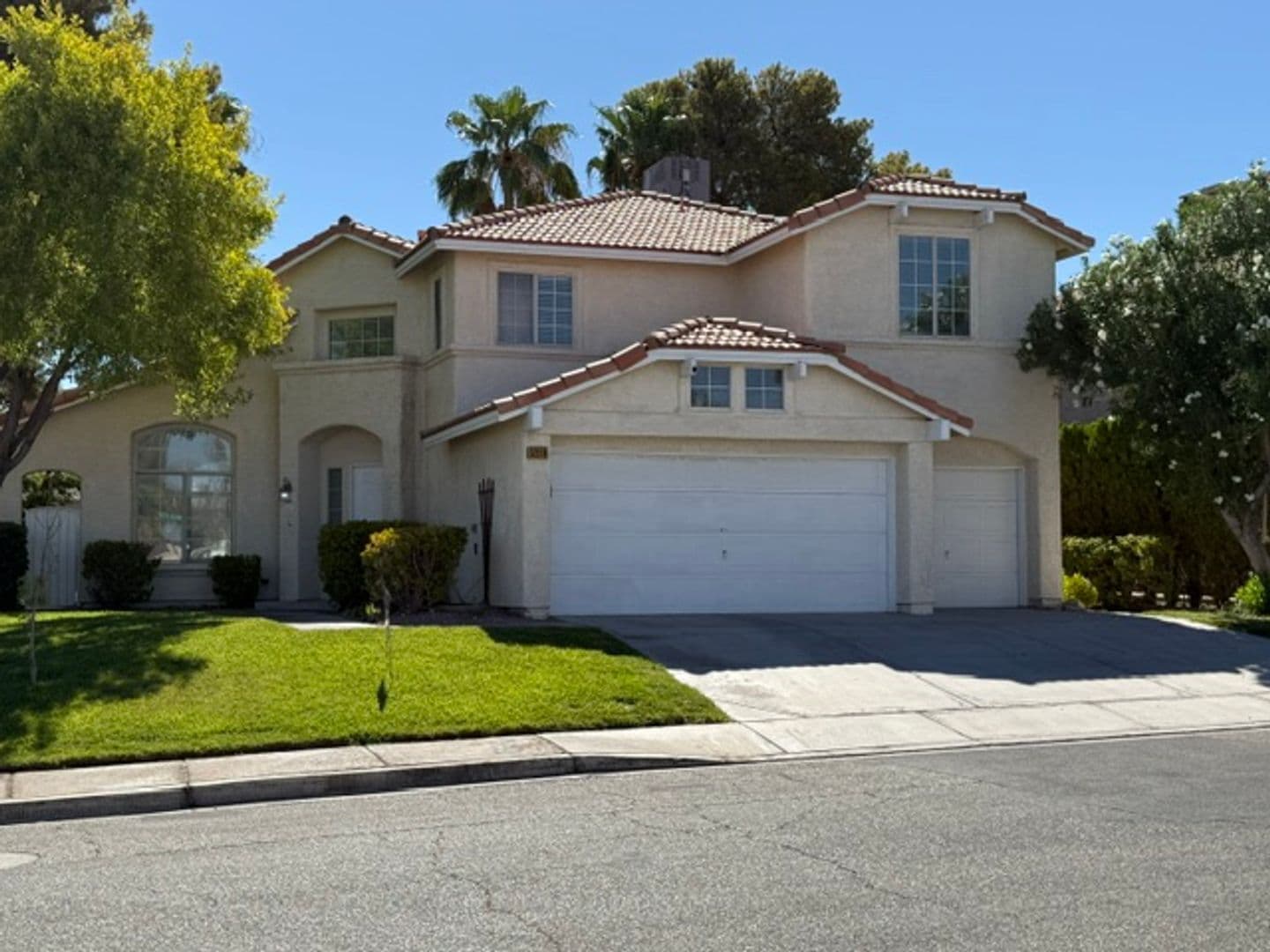 LAS VEGAS House: 5218 MISTY MORNING DR