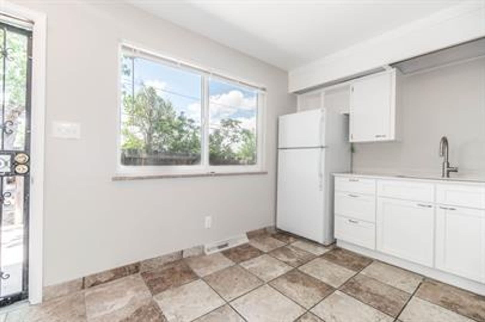 Lakewood Townhome: 1605 Fenton Street