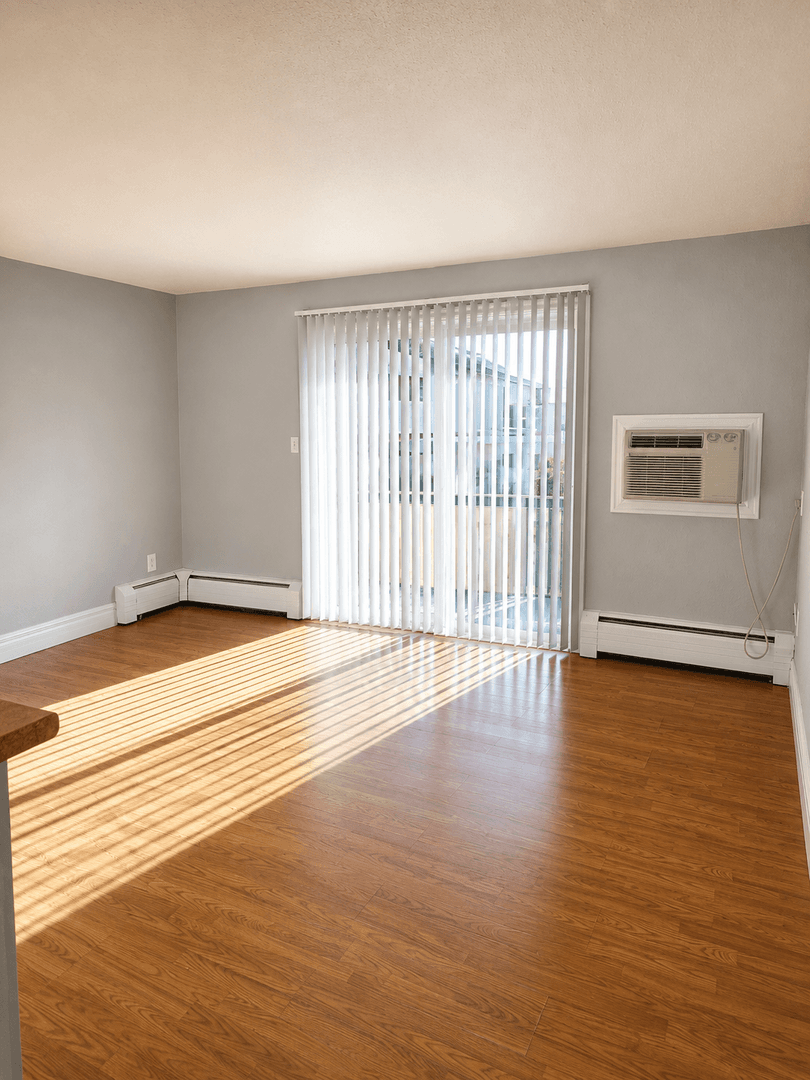 Lakewood Apartment: 550 Webster St