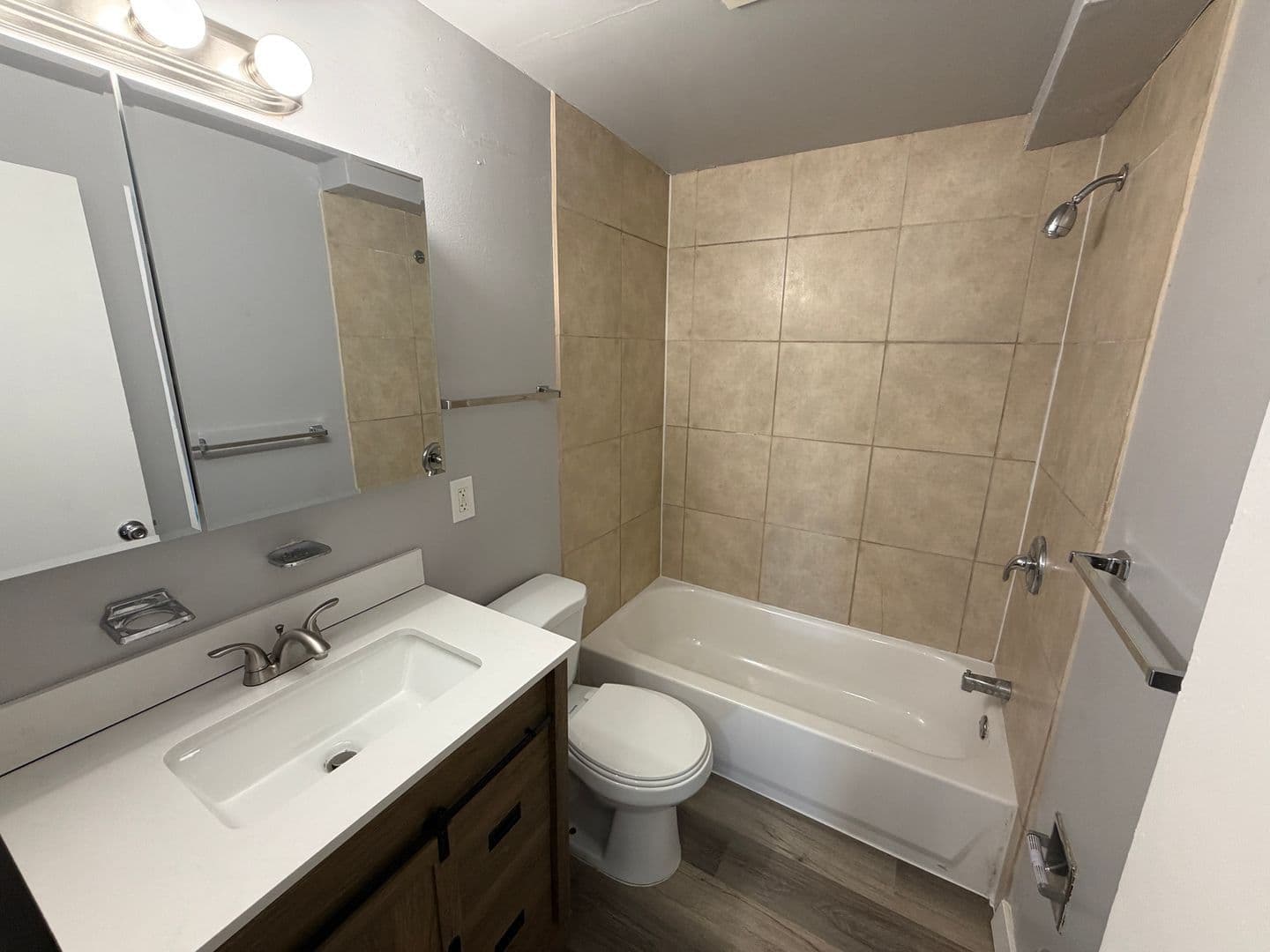 Lakewood Apartment: 550 Webster St