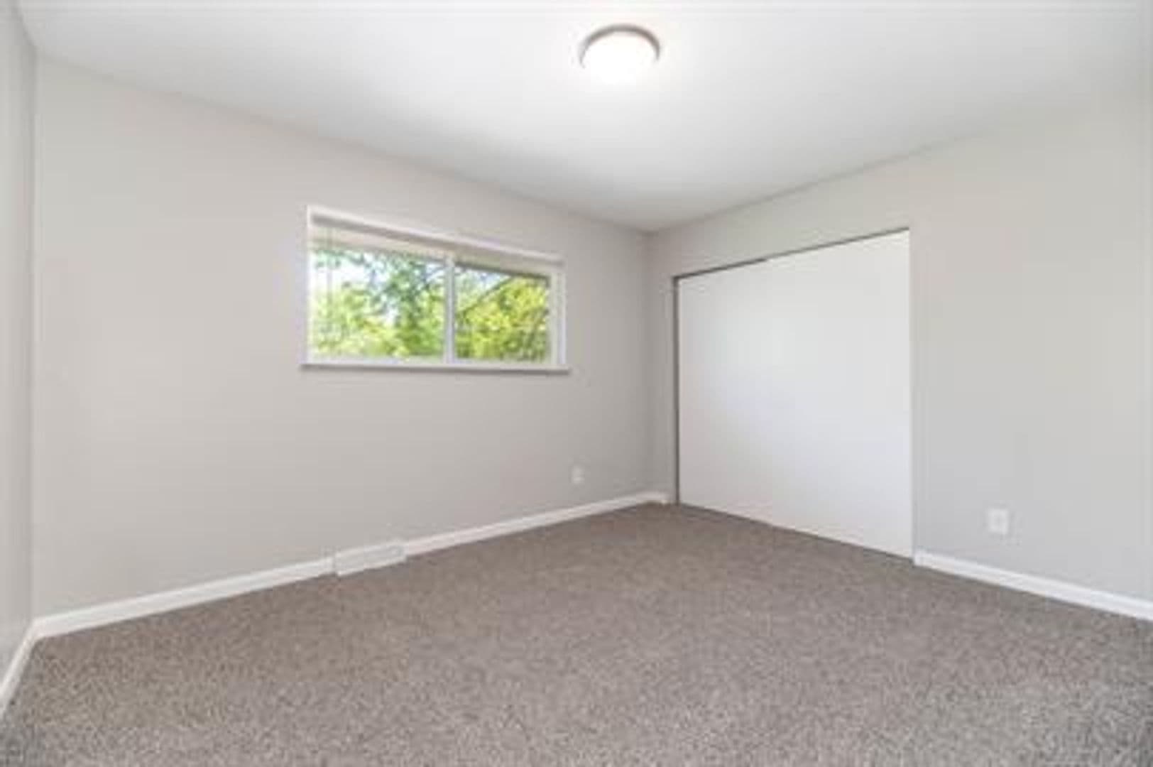 Lakewood Townhome: 1605 Fenton Street