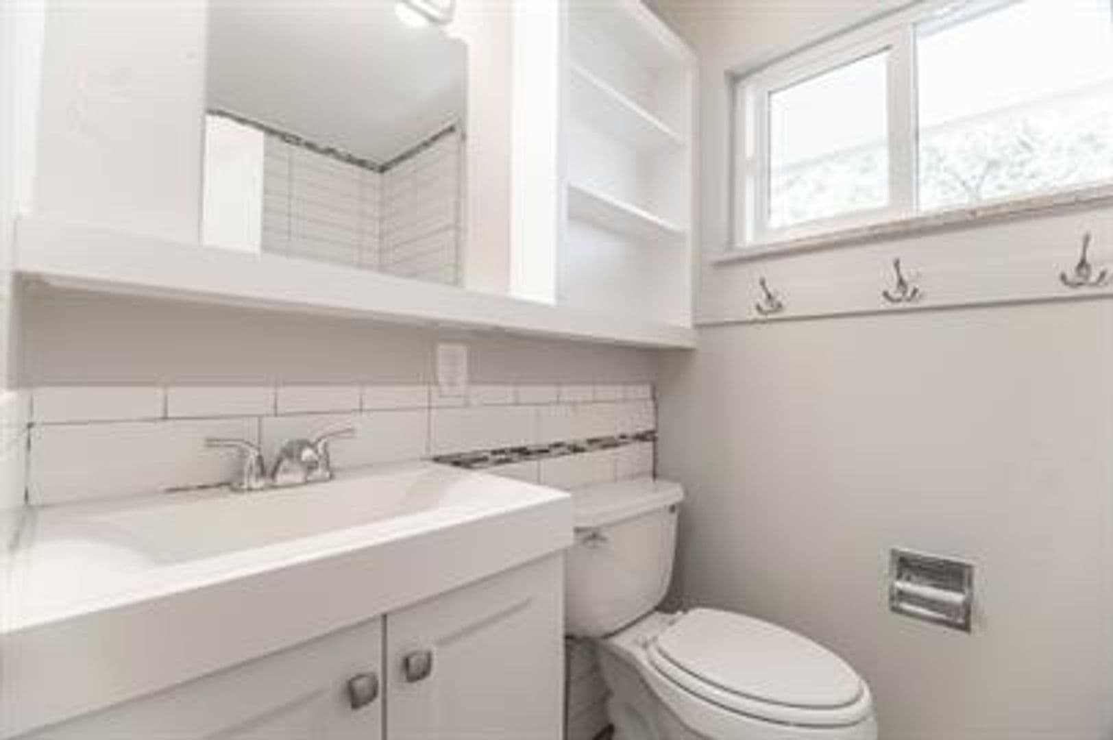 Lakewood Townhome: 1605 Fenton Street