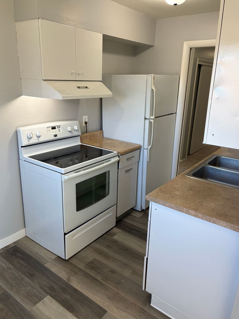 Lakewood Apartment: 550 Webster St