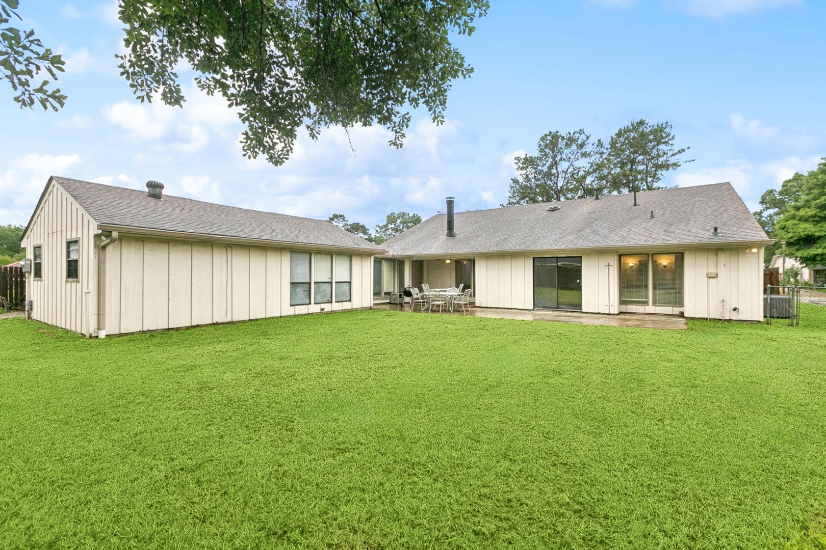 Baton Rouge House: 12037 Oak Haven Ave.