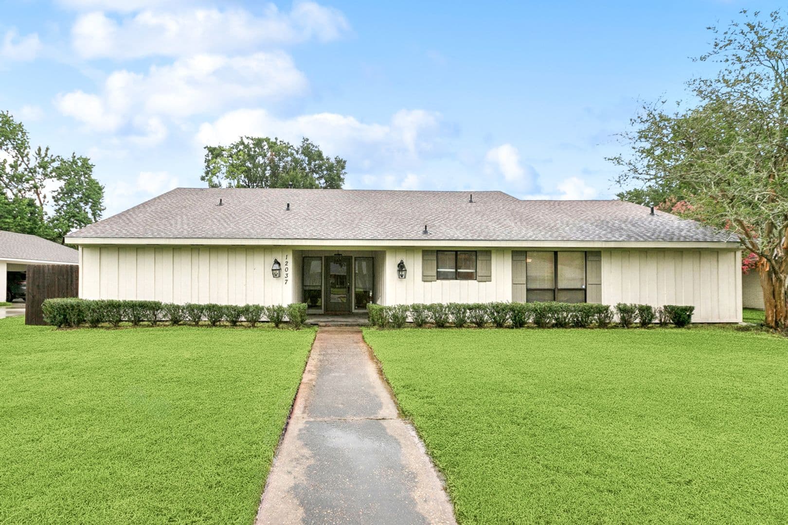Baton Rouge House: 12037 Oak Haven Ave.