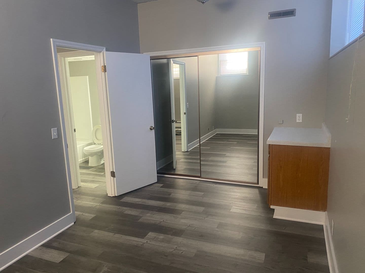 Omaha Apartment: 5450 S. 77th St